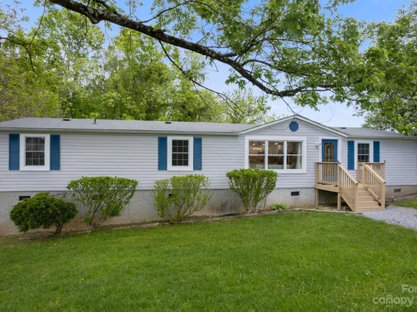 57 Bittersweet Dr, Hendersonville, NC 28792