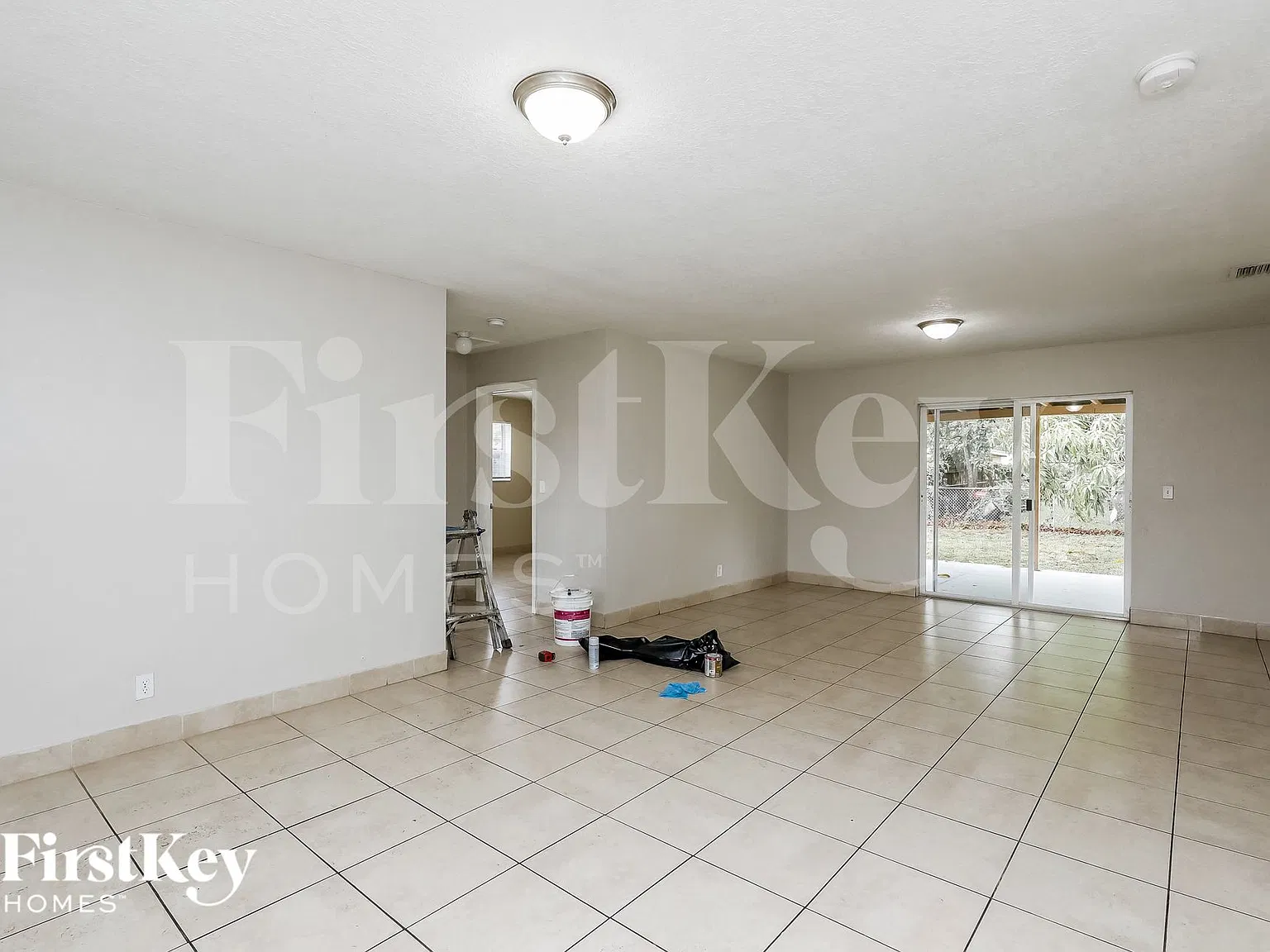 3 bed, 2.0 bath, 1730 sqft, $3,900 — Photo 2