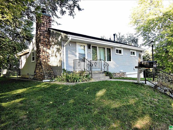 3rd image of 2815 Laurel Ave