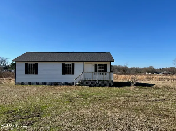 1033 Ruby Hughes Ln, Utica, MS 39175