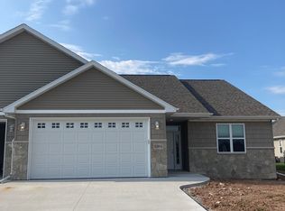 3304 Ridgecrest Ln, Kaukauna, WI 54130