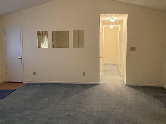 3rd image of 498 Fieldgreen Dr