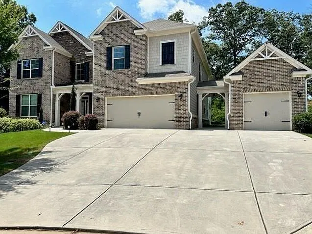 5 bed, 4.5 bath, 4224 sqft, $4,000 — Photo 2