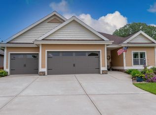 30 Oak Ridge Trl, Deerfield, WI 53531