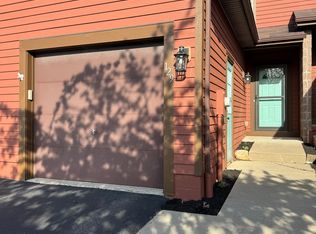 129 Broxbourne Dr, Fairport, NY 14450