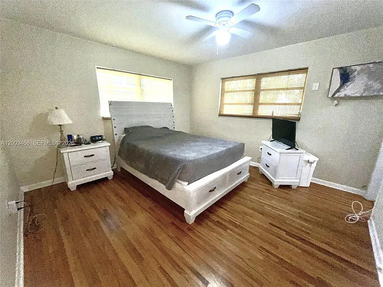 1556 San Benito Ave — Photo 12