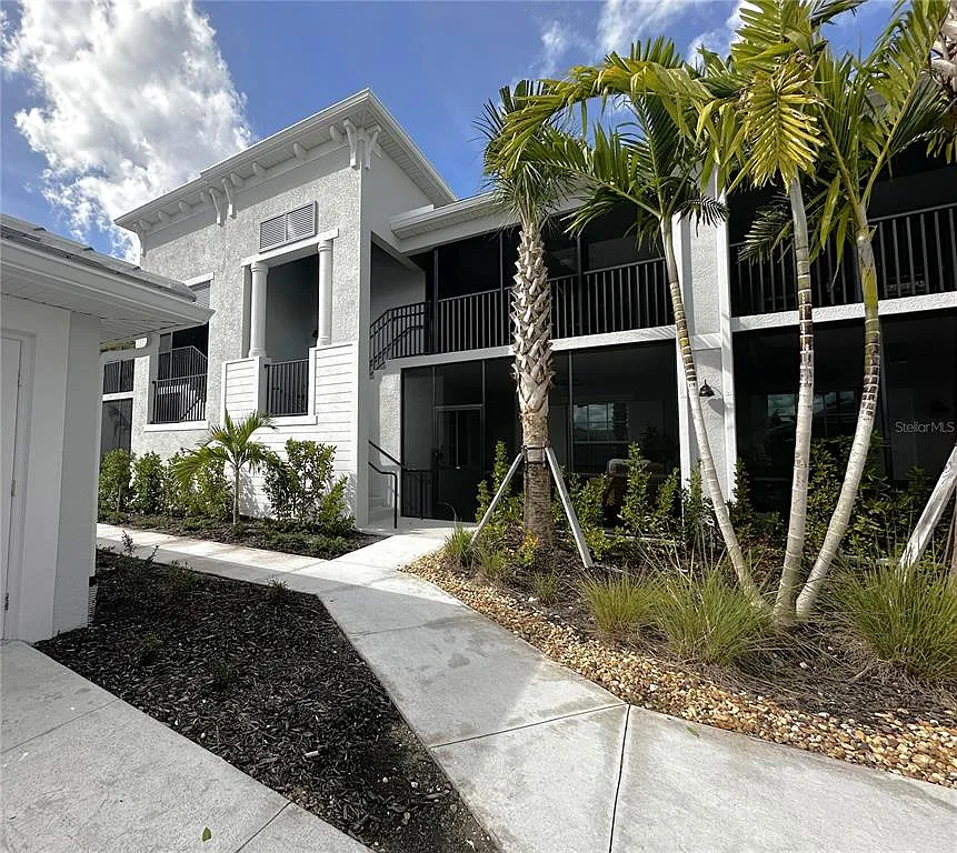 2 bed, 2.0 bath, 1366 sqft, $6,000 — Photo 2