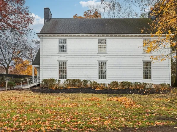 2427 Roxboro Rd, Cleveland Heights, OH 44106