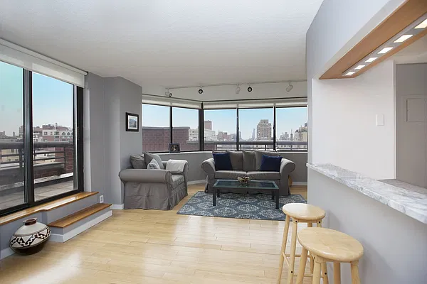 Rented by Bank Neary | media 3
