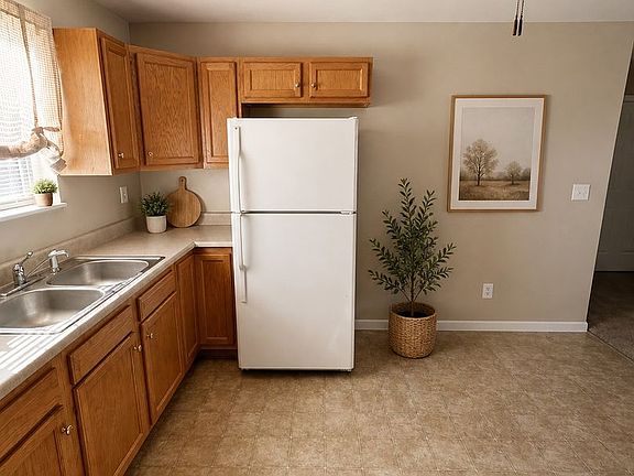 5th image of 825 W 1st St APT D
