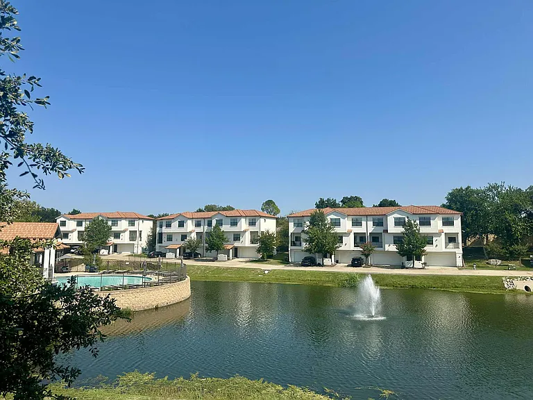 Carriage Townhomes on the Lake II — Photo 1