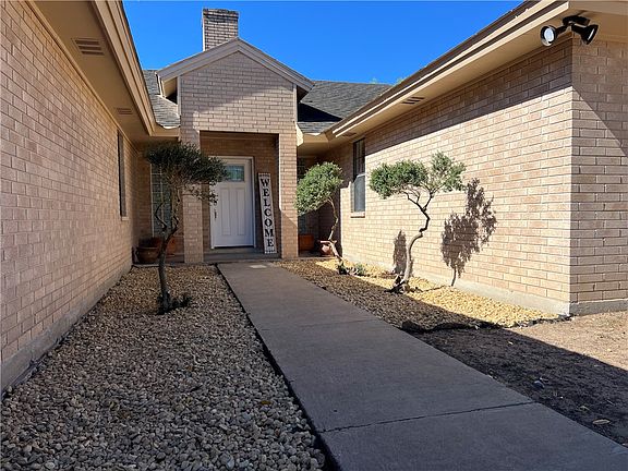 2nd image of 402 Santa Maria Ave