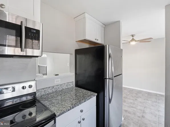 1102 Barnaby Ter SE, Washington, DC 20032