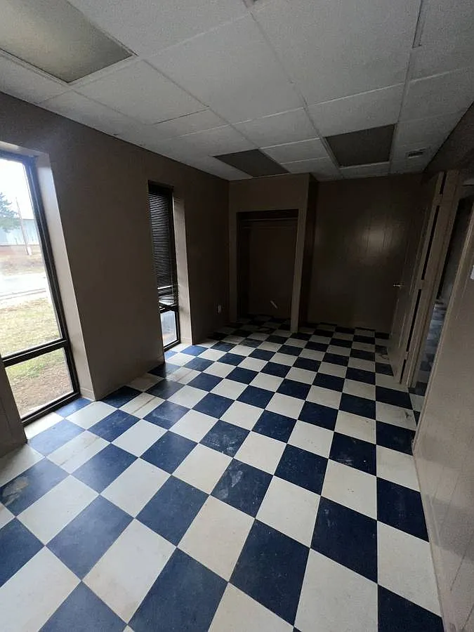 3 bed, 2200 sqft, $1,200 — Photo 2