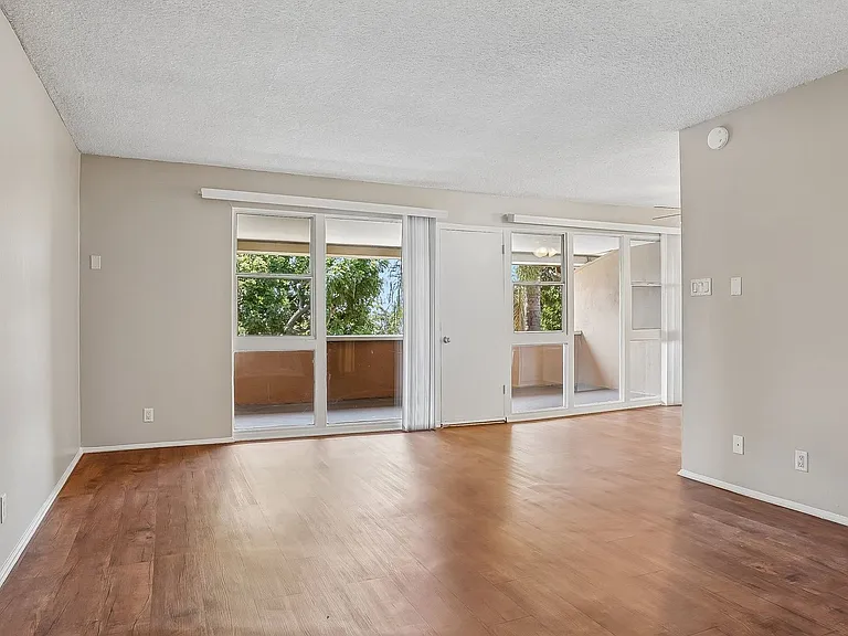 Terraces at South Pasadena Apartments — Photo 31