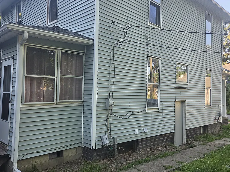 139 Chapman St — Photo 1