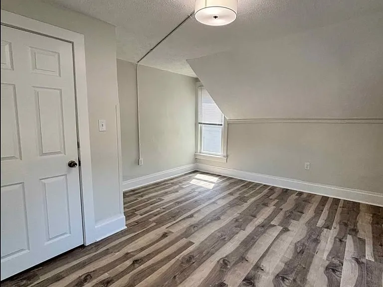 422 N Nye Ave — Photo 10
