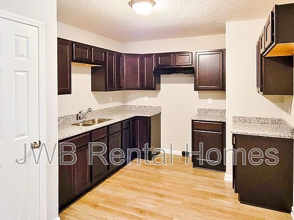 2nd image of 3079 Armstrong St