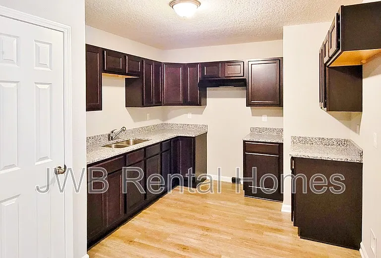 3079 Armstrong St — Photo 2
