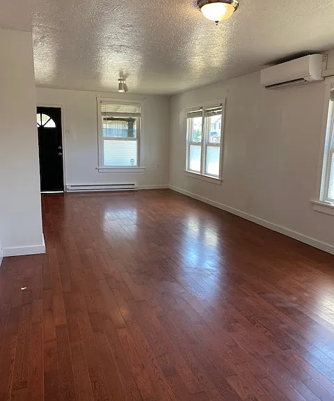 302A Van Trump Ave NE #A — Photo 6