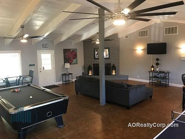 Shasta Villa Apartments — Photo 5