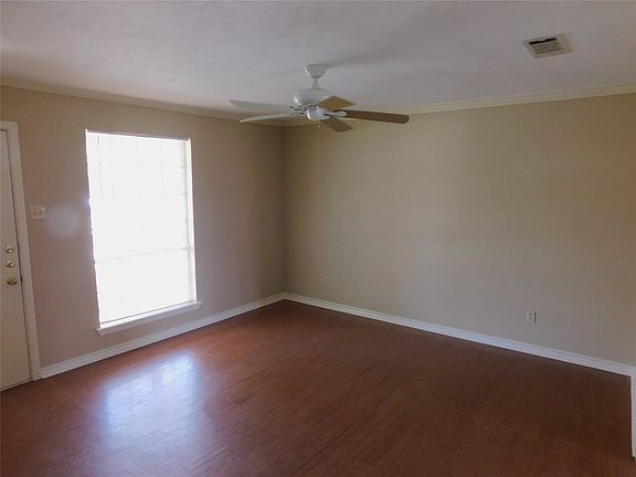 4th image of 2711 Eastbrook Dr