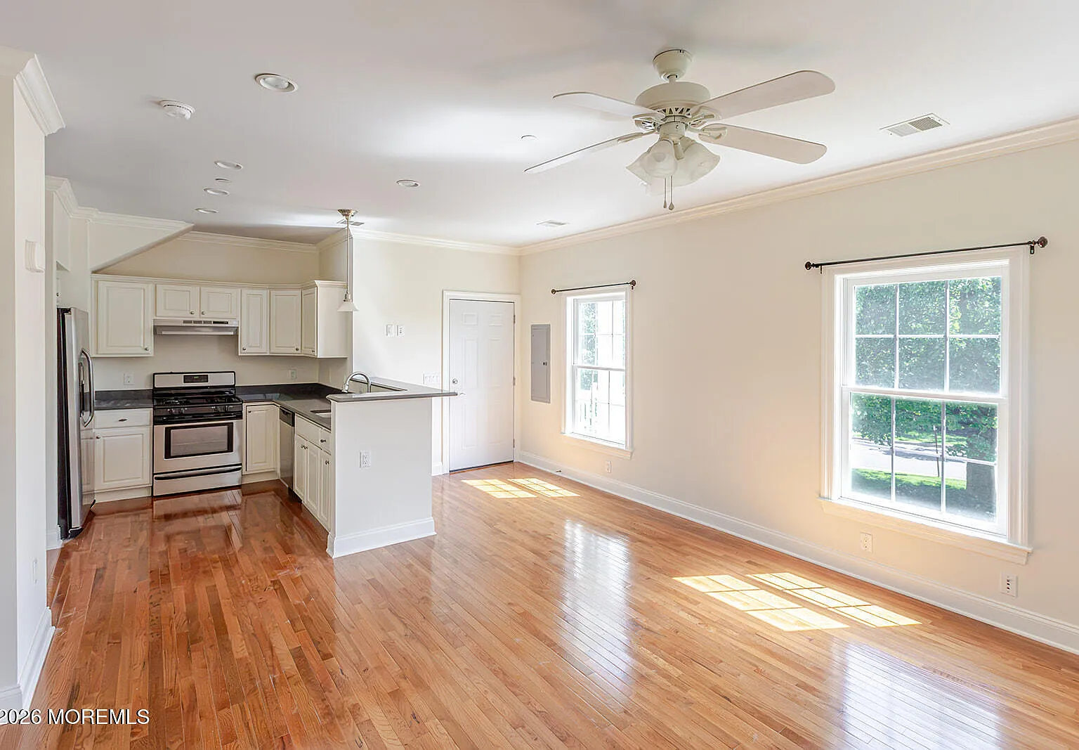 1 bed, $2,900 — Photo 4