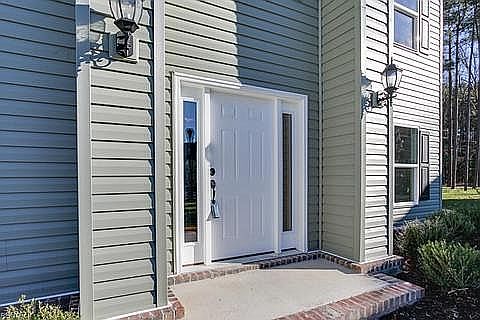 3rd image of 421 Southampton Ct
