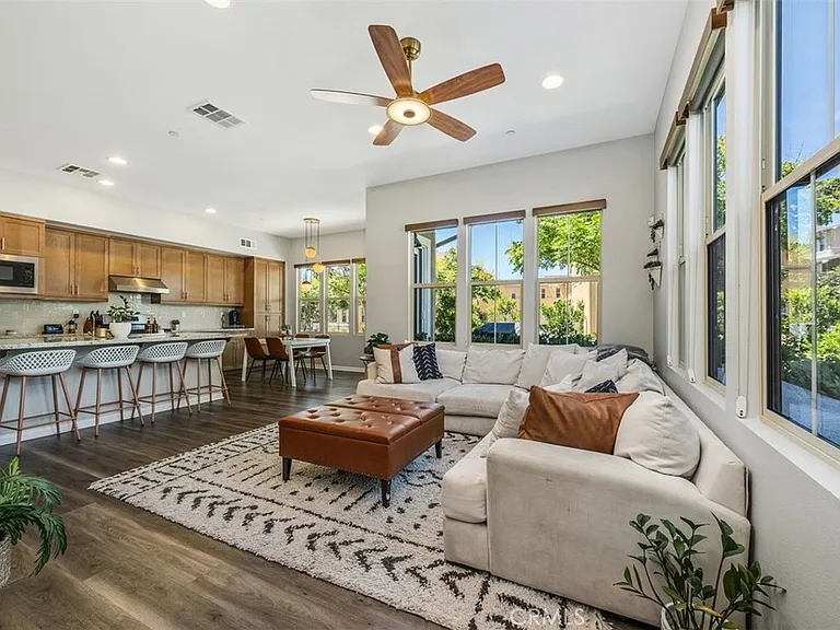 102 Sencillo Pl — Photo 6