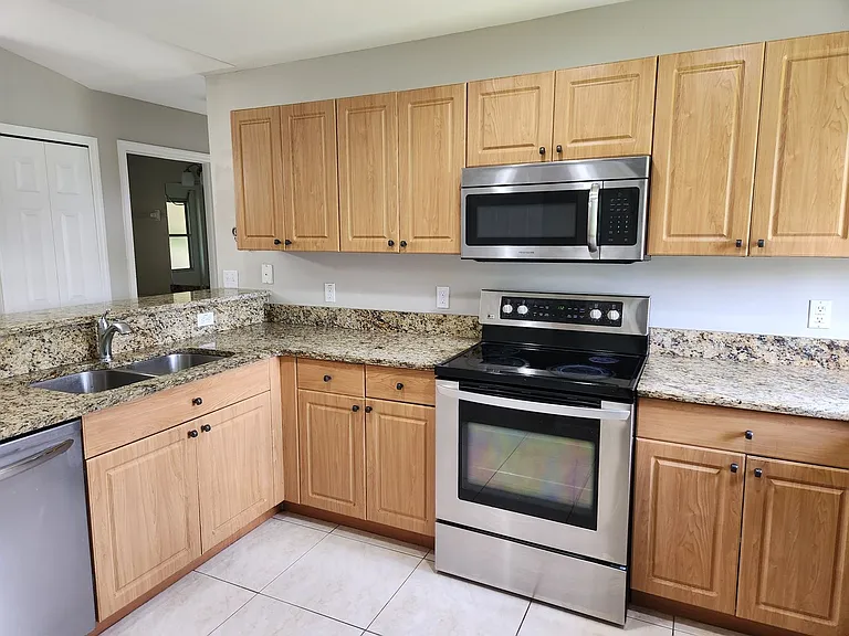 567 Charwood Ave S — Photo 7