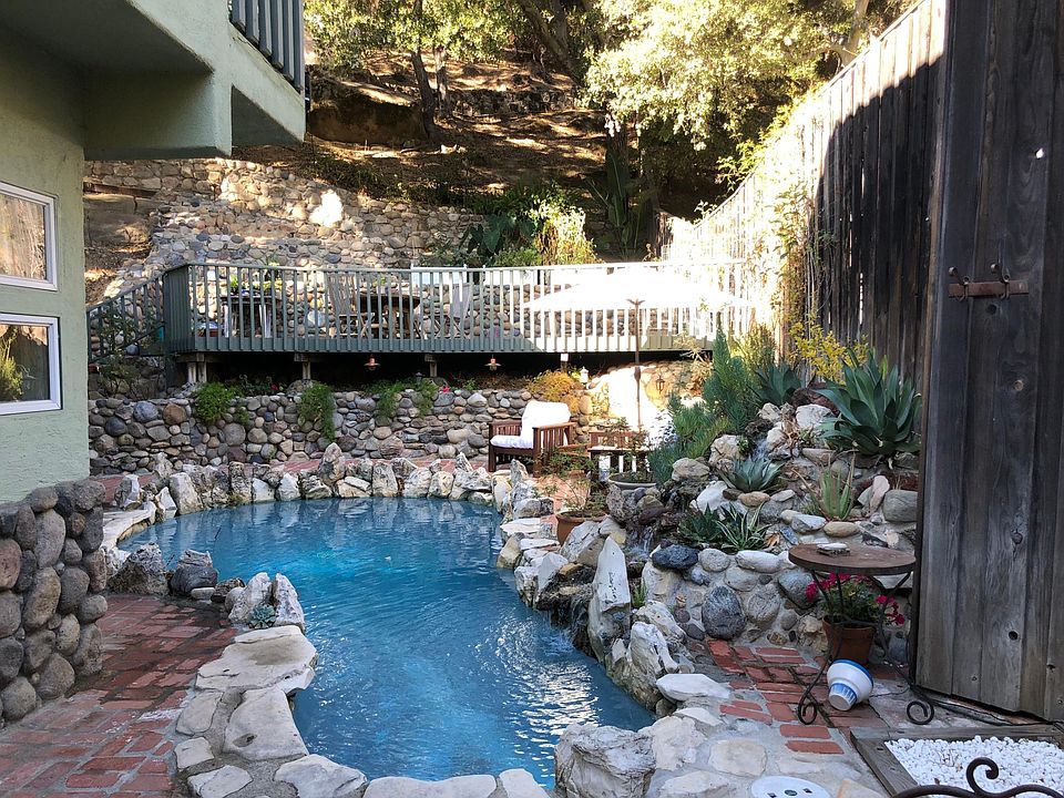 1st image of 1367 Oakwood Dr