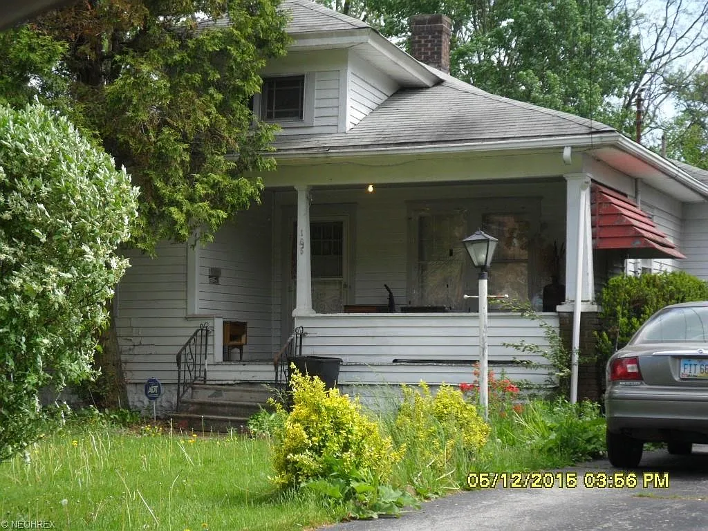 165 Maywood Dr photo 1