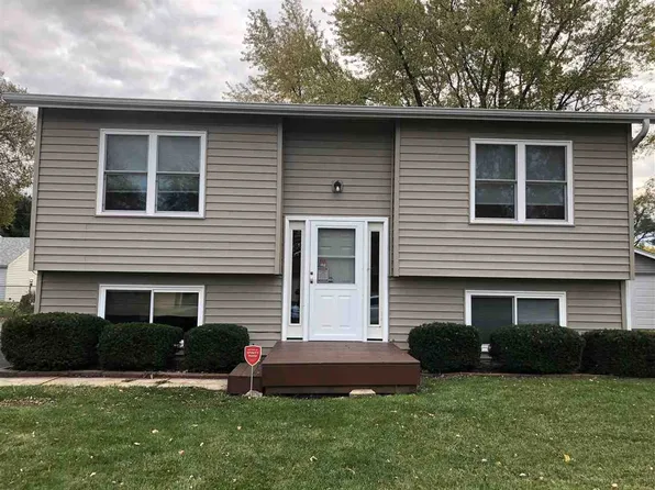4607 Pine Al Dr, Machesney Park, IL 61115