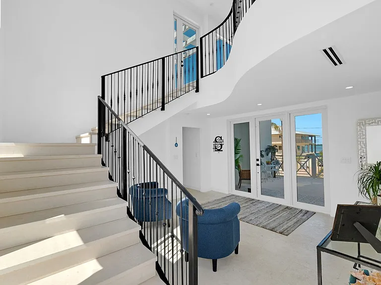 317 E Seaview Cir — Photo 33