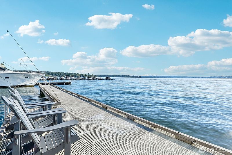 3rd image of 6421 Lake Washington Boulevard NE #301