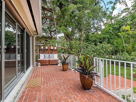 5th image of 1531 Trevino Ave