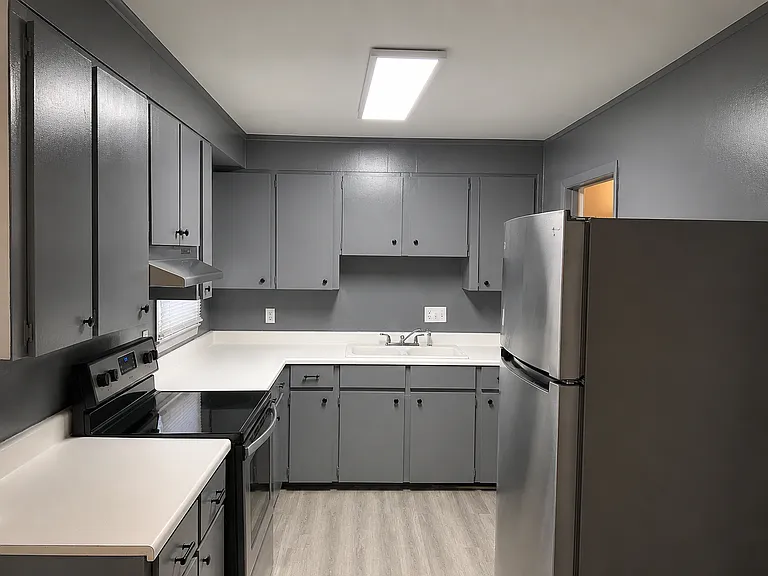 313 Sparta St — Photo 6