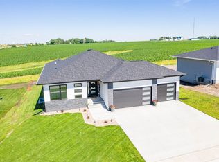 1660 Blue Wing Dr, Waterloo, IA 50701