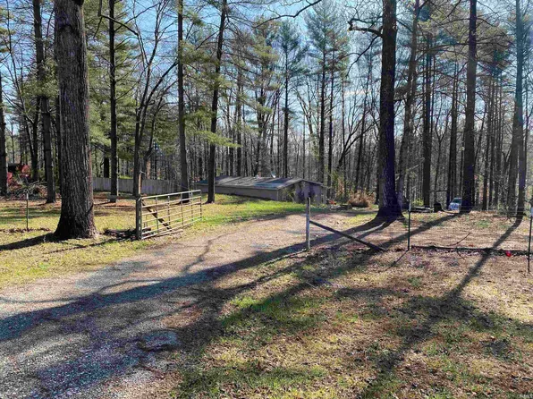 1260 N Lawrence Hollow Dr, Bloomfield, IN 47424