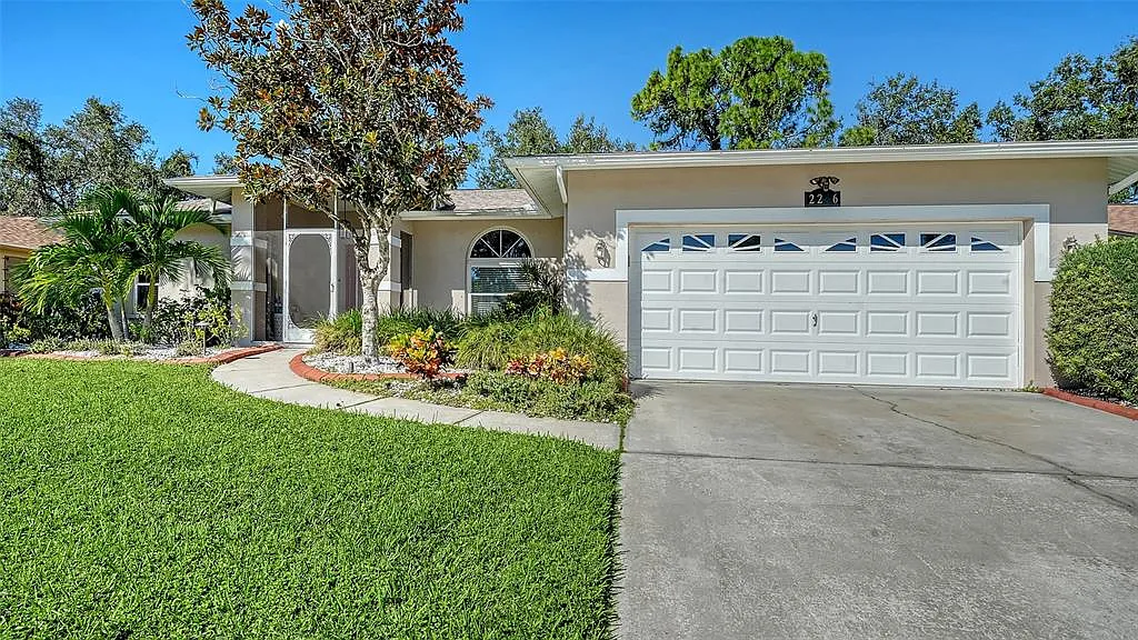 3 bed, 2.0 bath, 1884 sqft, $6,500 — Photo 2