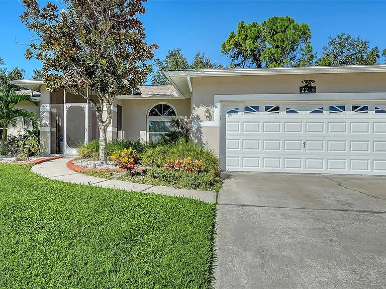 2246 Cork Oak St W — Photo 2