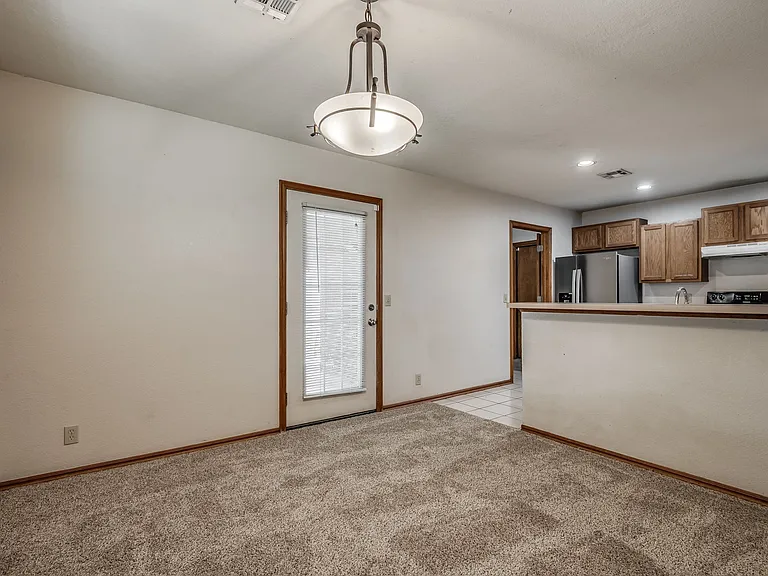 304 Eccell Ct — Photo 8