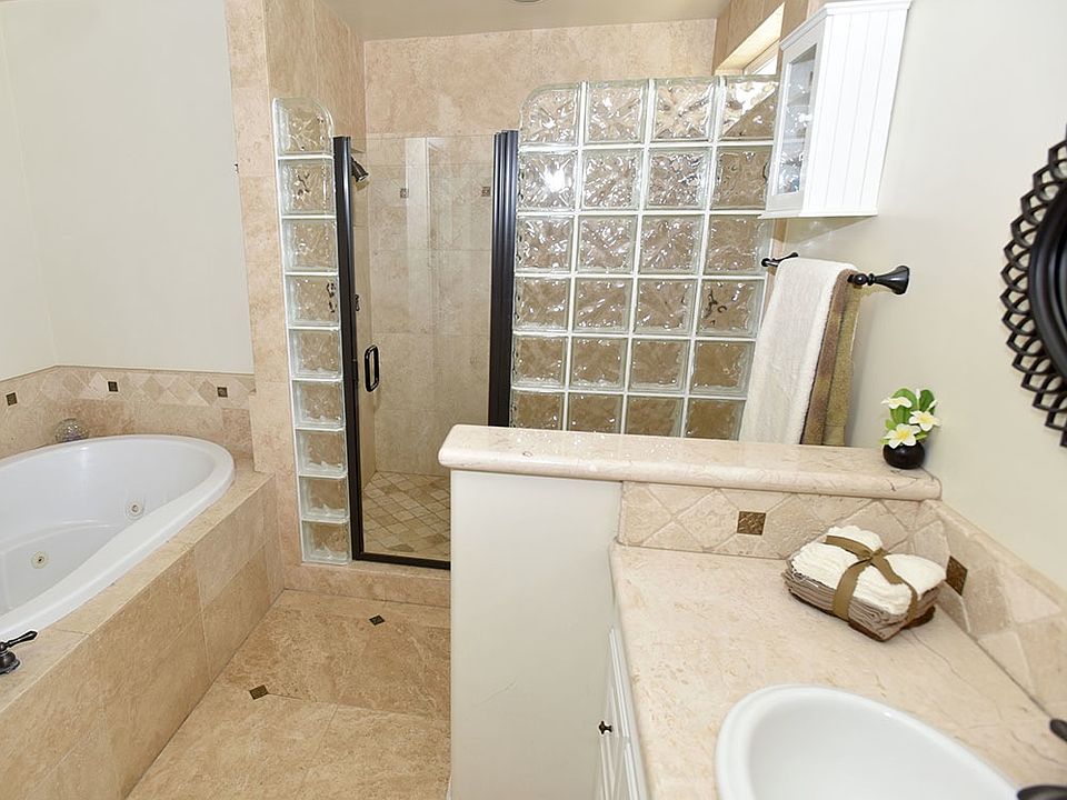 2nd image of 2517 Andrade Way