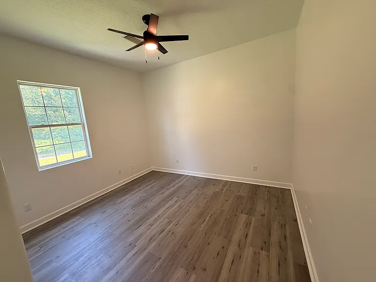 124 Sheryl Ct — Photo 9