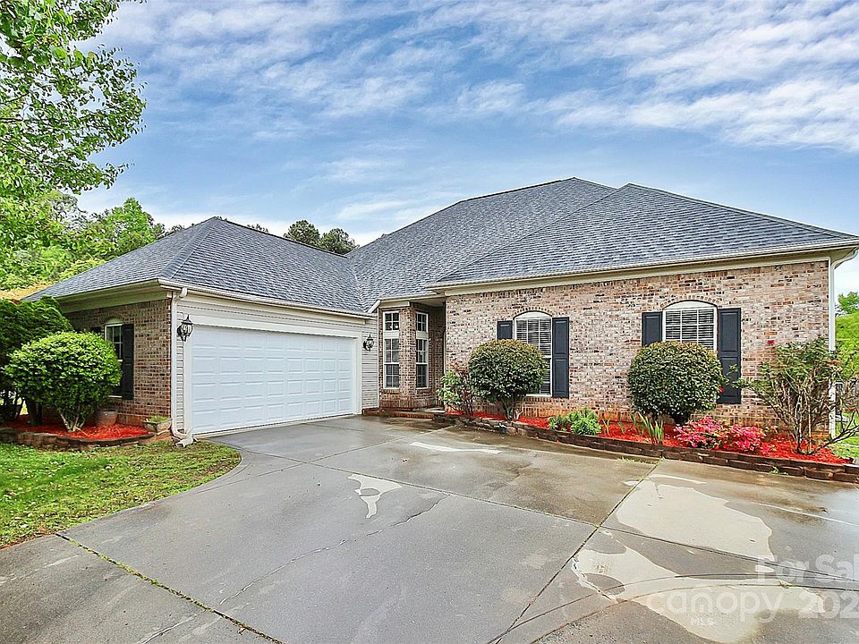 1st image of 2838 Oakglade Ct