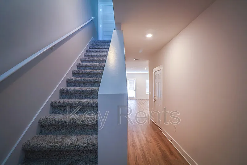 3 bed, 2.0 bath, 1537 sqft, $1,695 — Photo 2