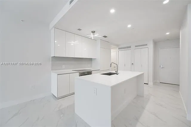 700 NE 24th St #904 — Photo 4