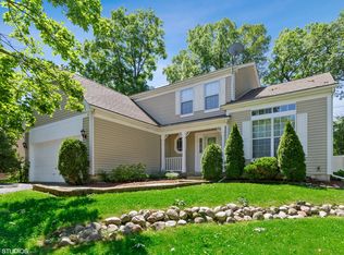 7 Foxglove Ct, Streamwood, IL 60107