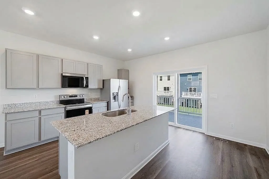 4 bed, 3.5 bath, 1889 sqft, $2,390 — Photo 3