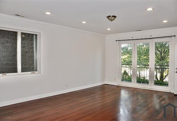 2nd image of 2727 W Congress Pkwy APT 2